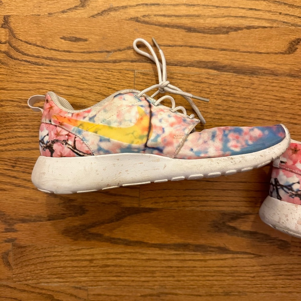 Nike Roshe One 'Cherry Blossom' size 8